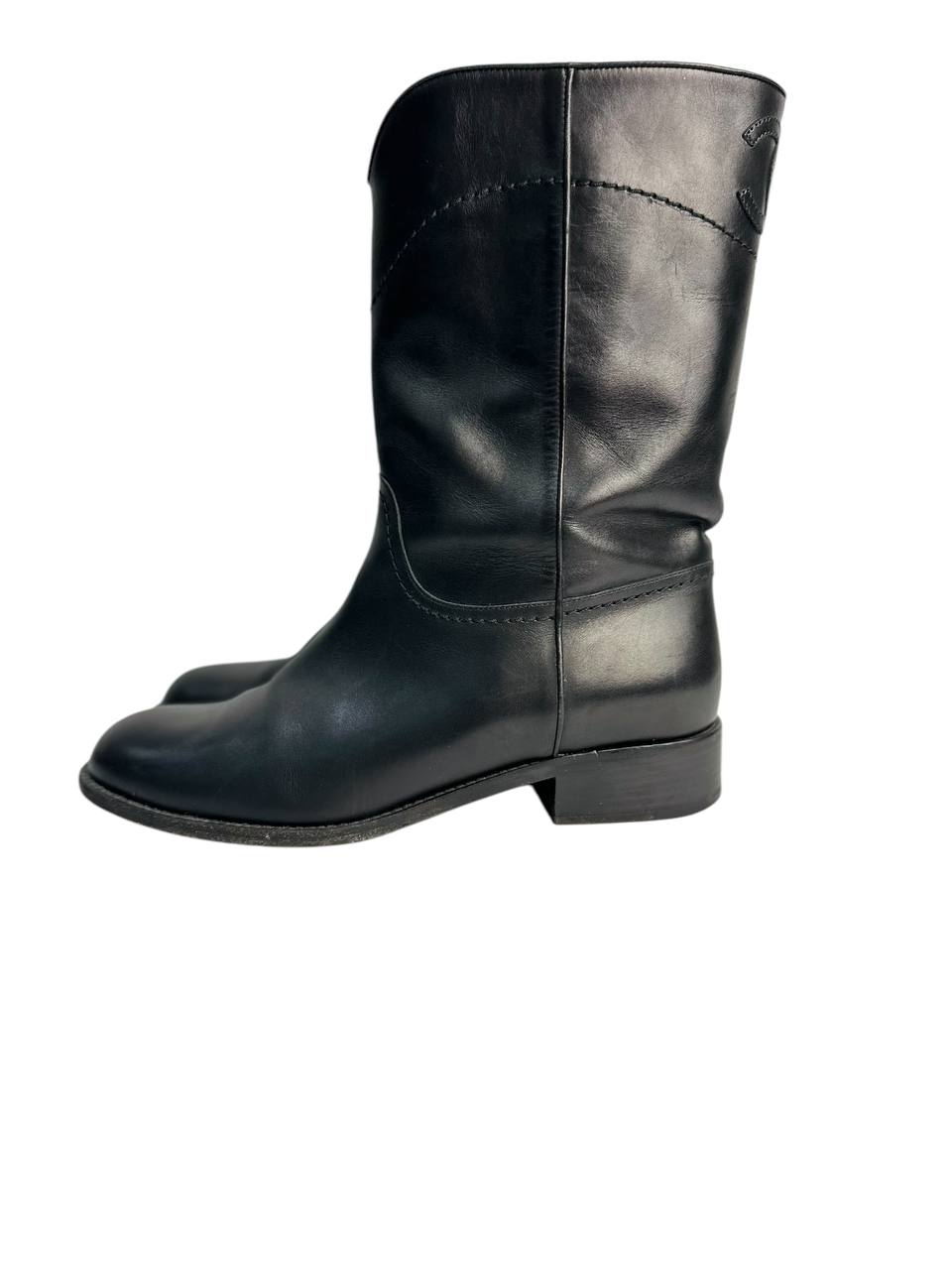 Refined silhouette with material focus