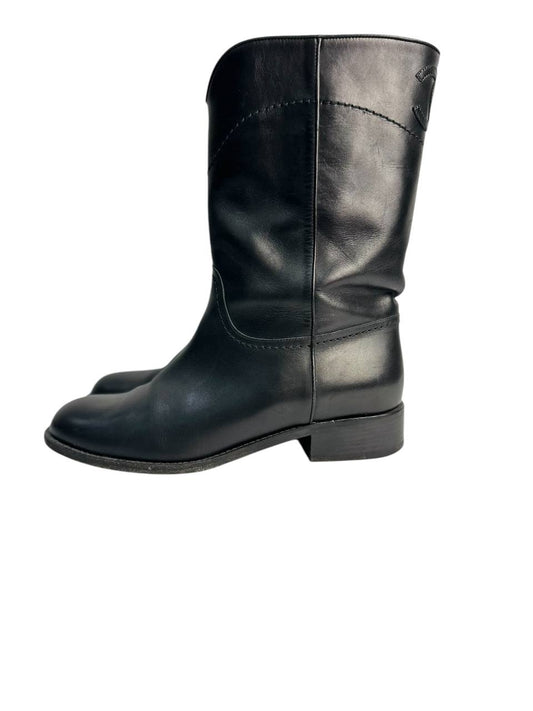 Refined silhouette with material focus