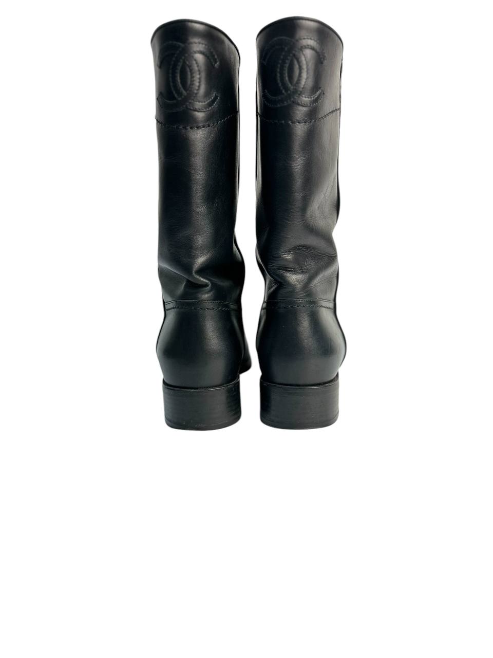 Refined silhouette with material focus