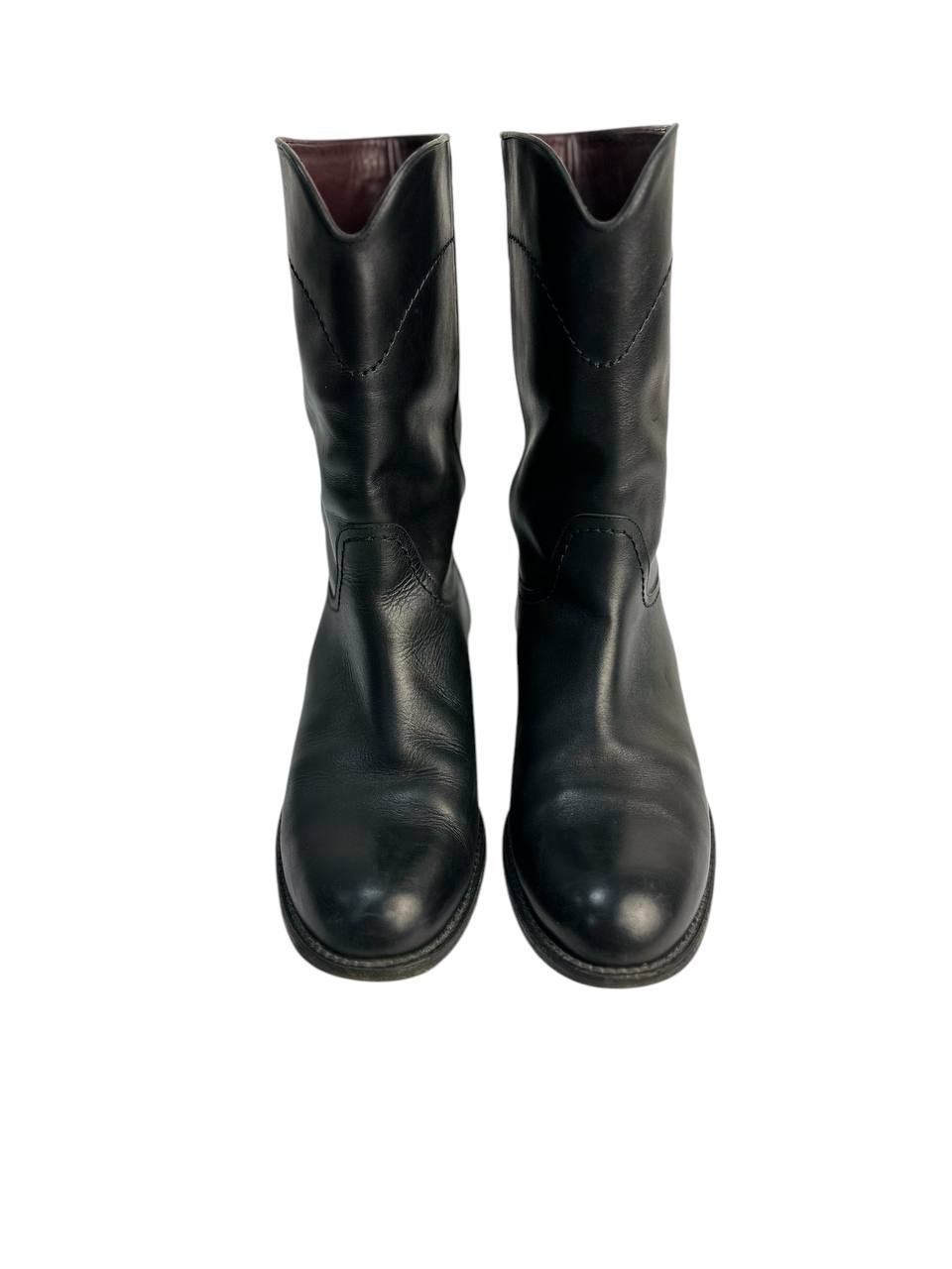 Refined silhouette with material focus