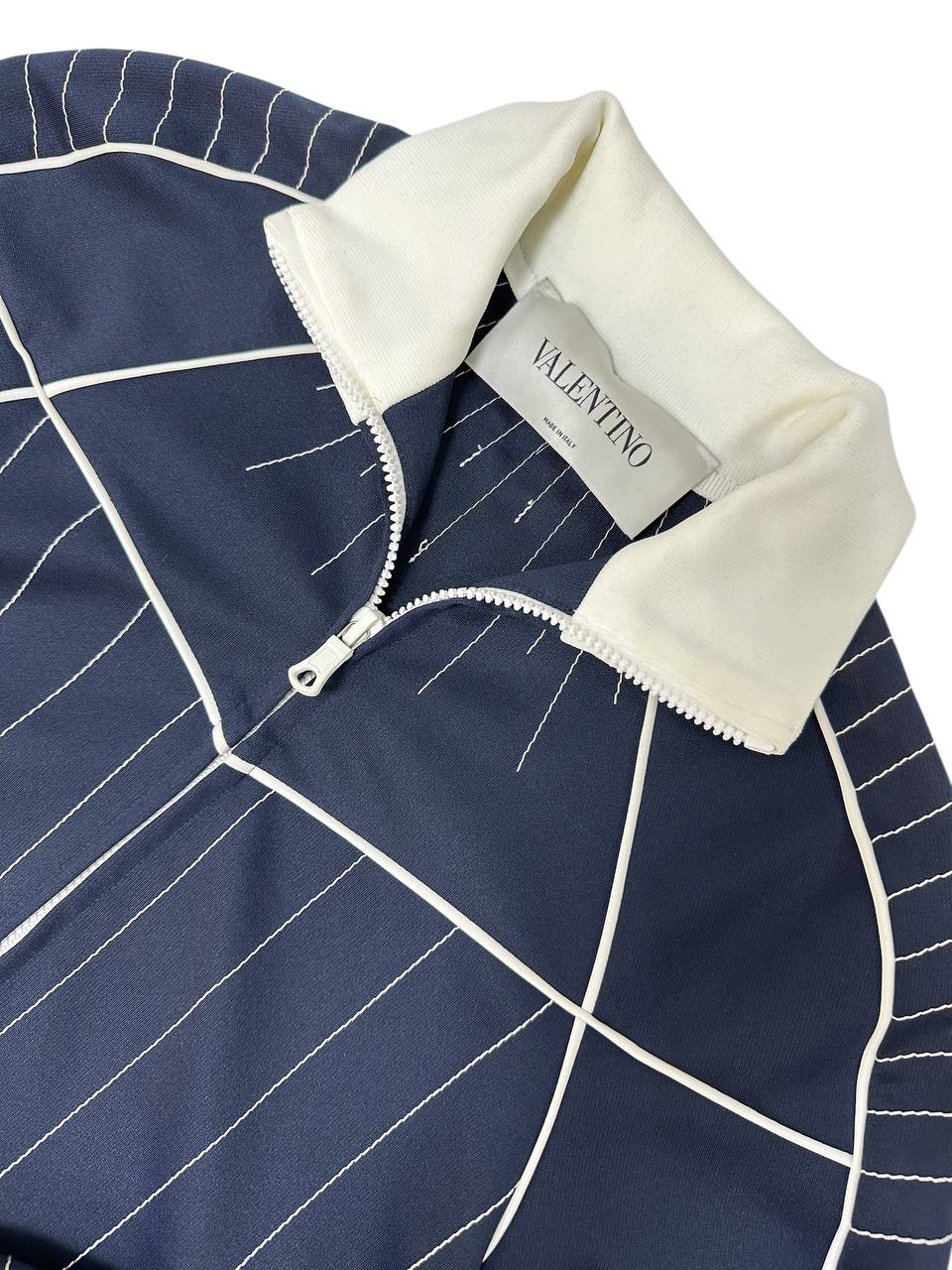 Sport tracksuit with contrast stitching