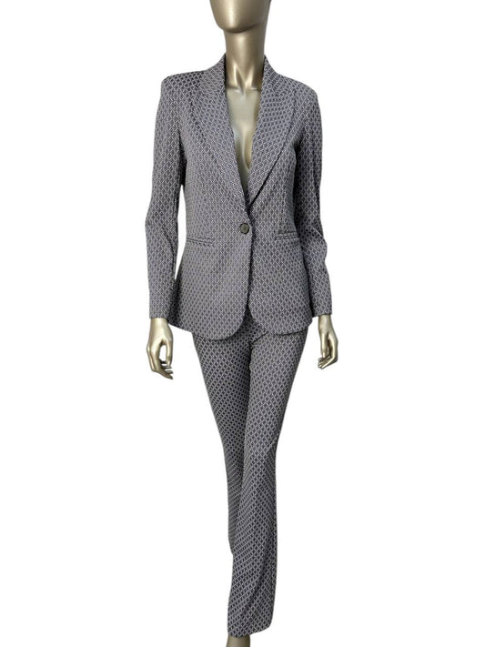 Fitted jacquard suit with geometric pattern