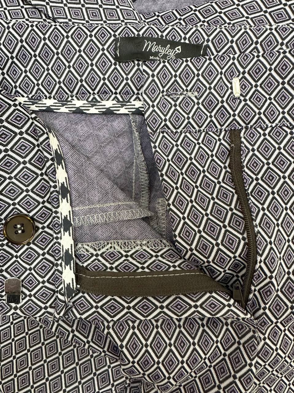 Fitted jacquard suit with geometric pattern