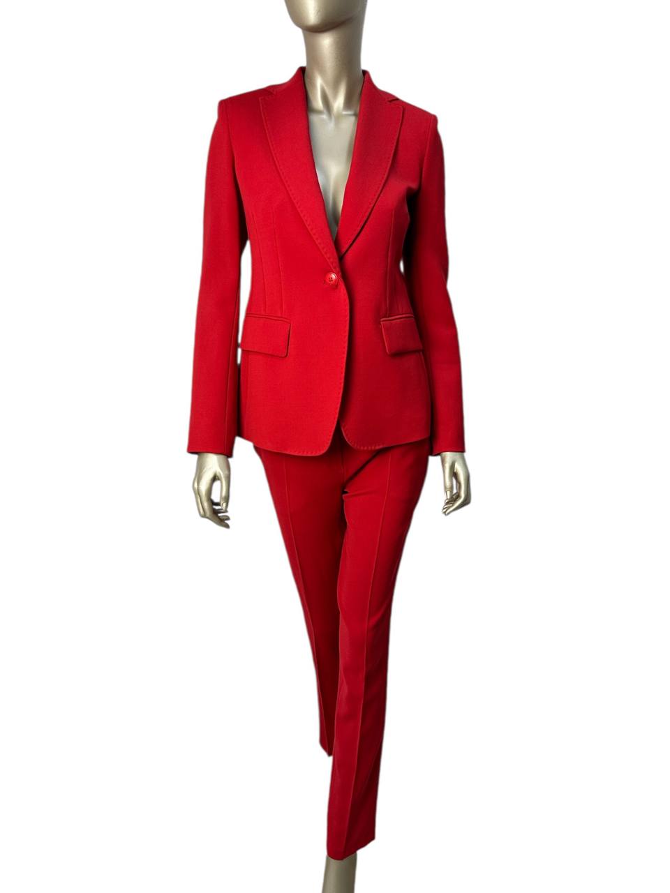 Wool suit with tailored blazer