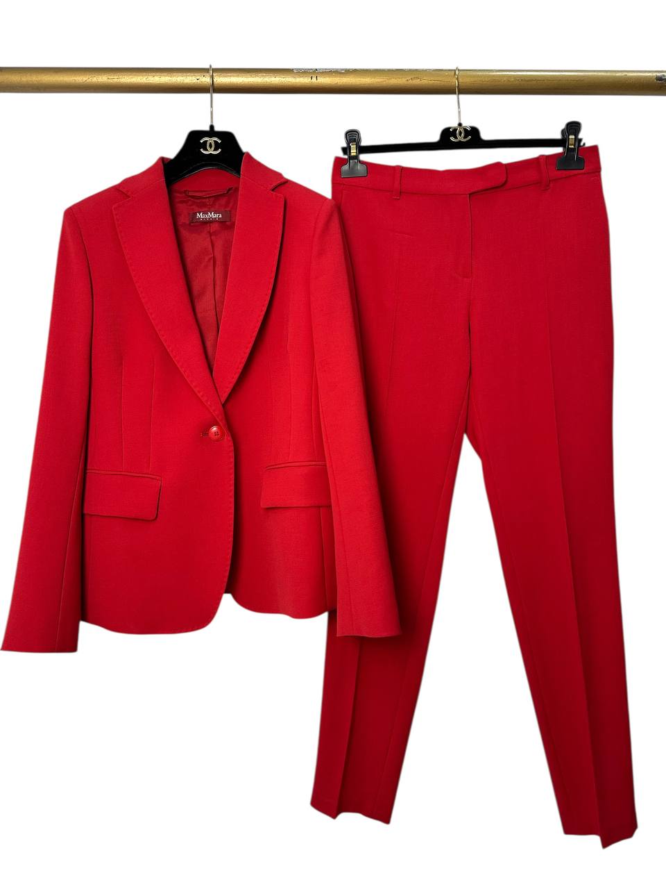 Wool suit with tailored blazer