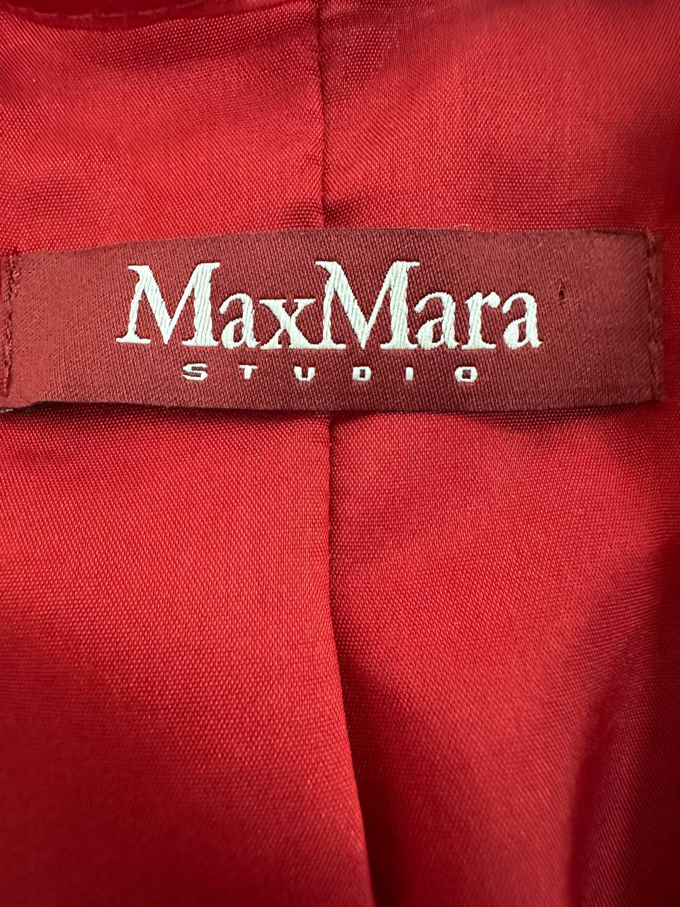 Wool suit with tailored blazer