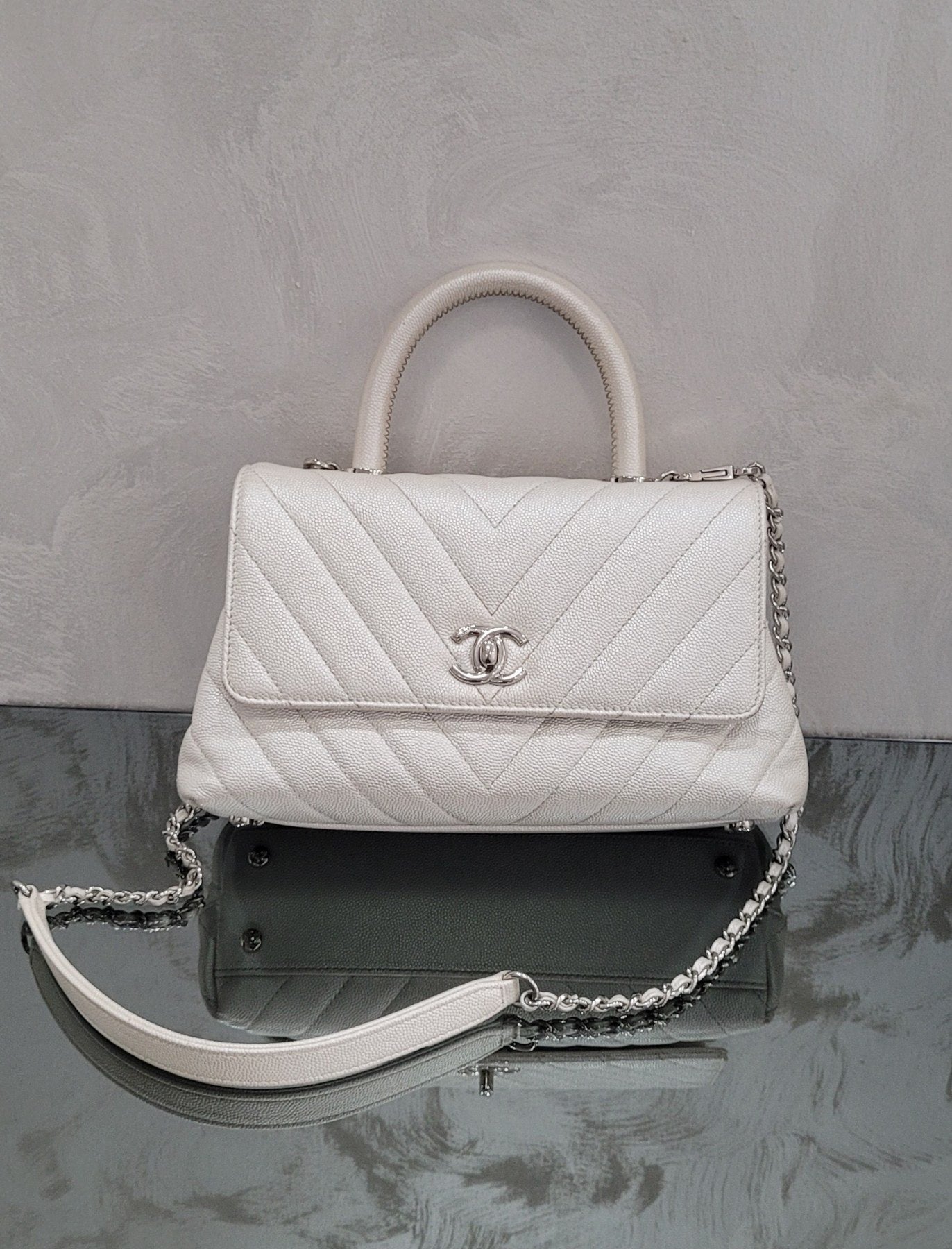 Chanel Small 24cm Coco Handle in Chevron Quilted Pearly White Caviar Bag Pre-Owned
