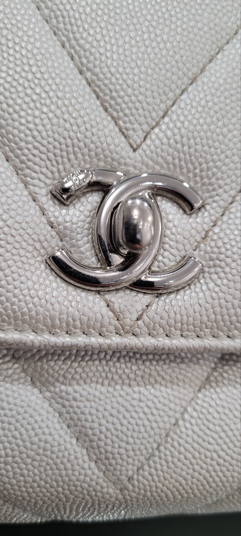 Chanel Small 24cm Coco Handle in Chevron Quilted Pearly White Caviar Bag Pre-Owned