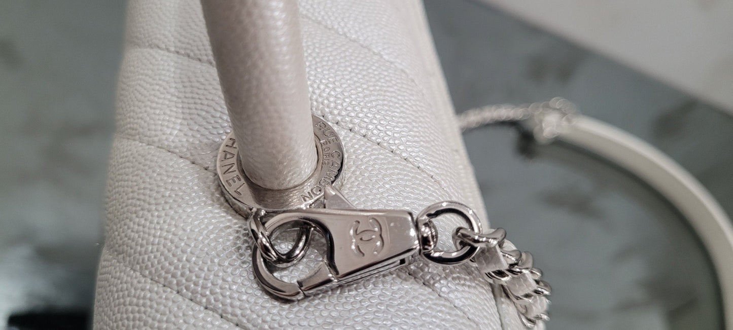 Chanel Small 24cm Coco Handle in Chevron Quilted Pearly White Caviar Bag Pre-Owned