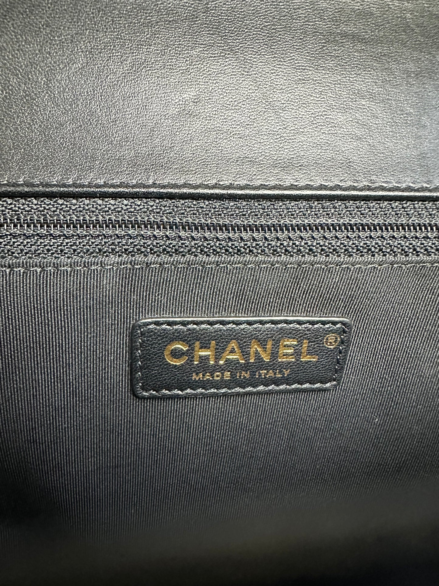 Boy bag in genuine leather with chain strap