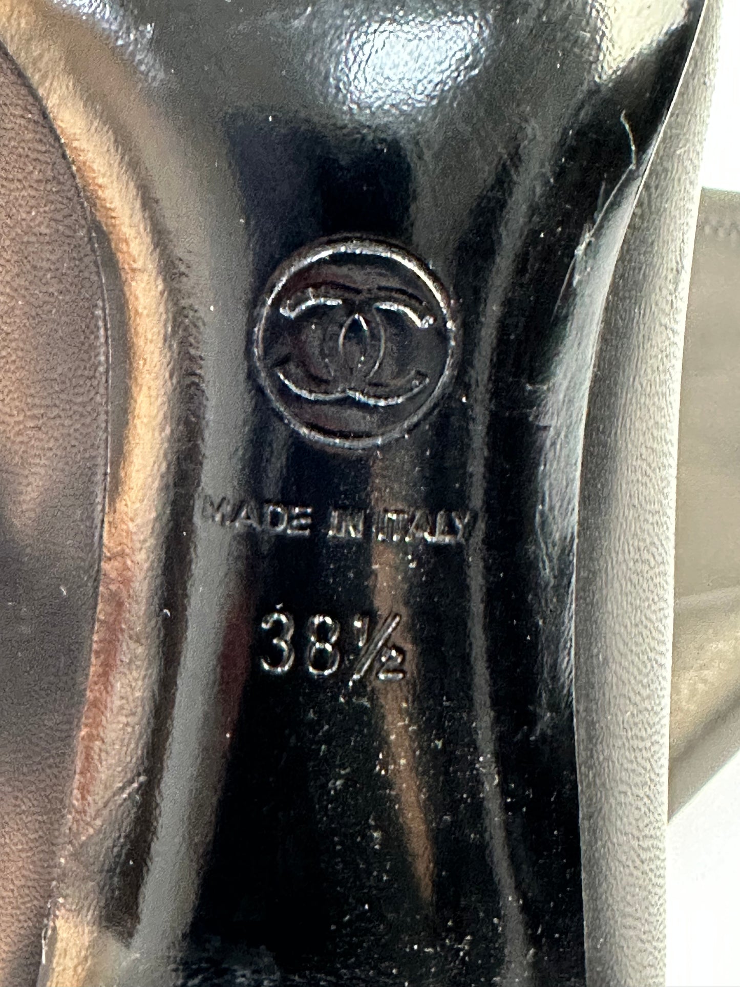 Leather knee-high boots with heel