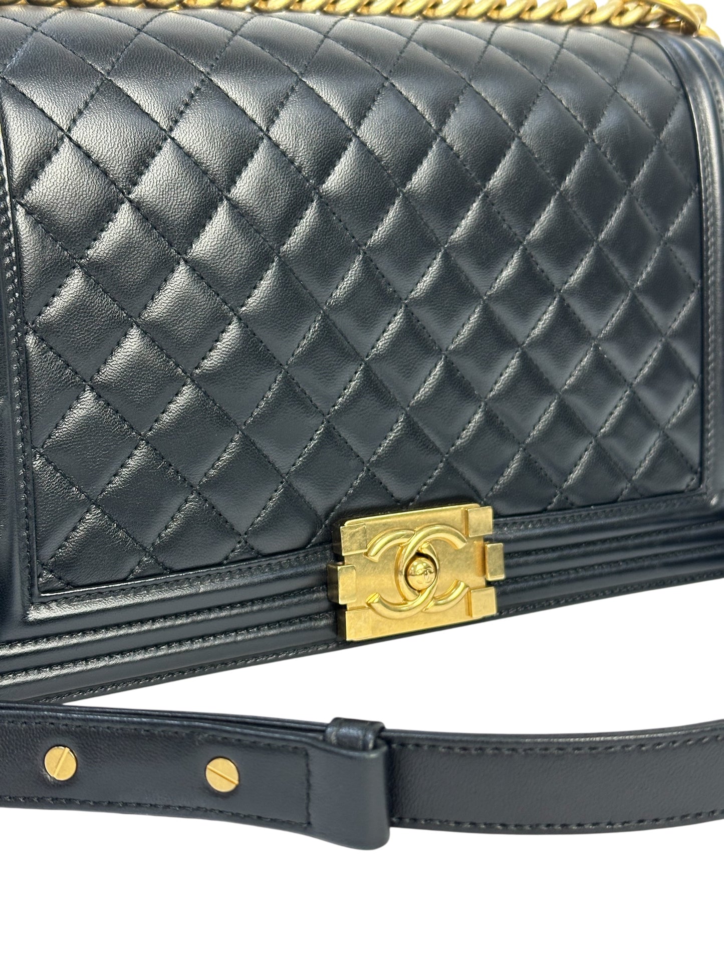 Boy bag in genuine leather with chain strap