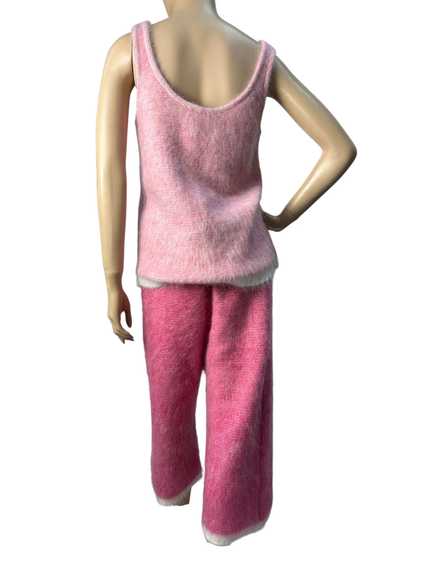 Pink knitted set with tank top and cropped pants