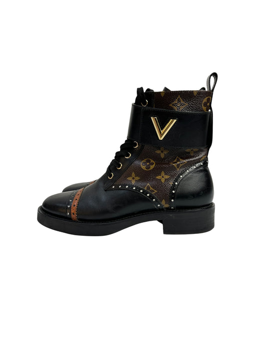 Ankle boots with leather inserts and metal detail