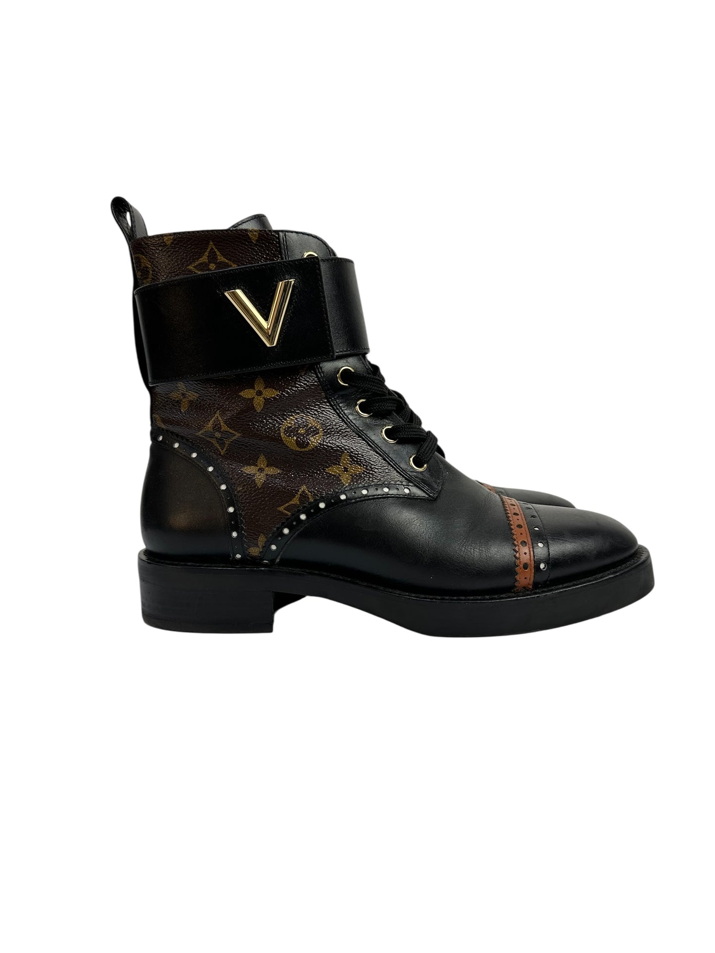 Ankle boots with leather inserts and metal detail