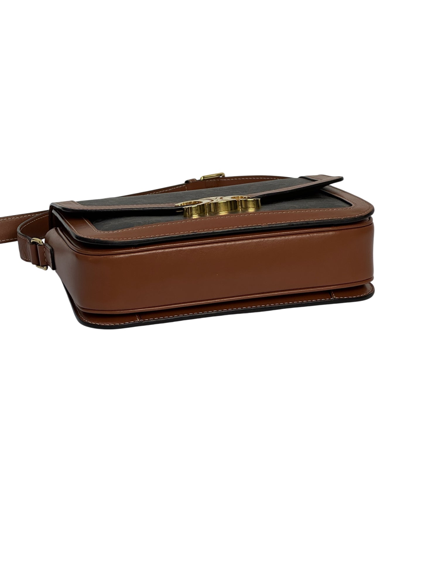 Shoulder bag with buckle