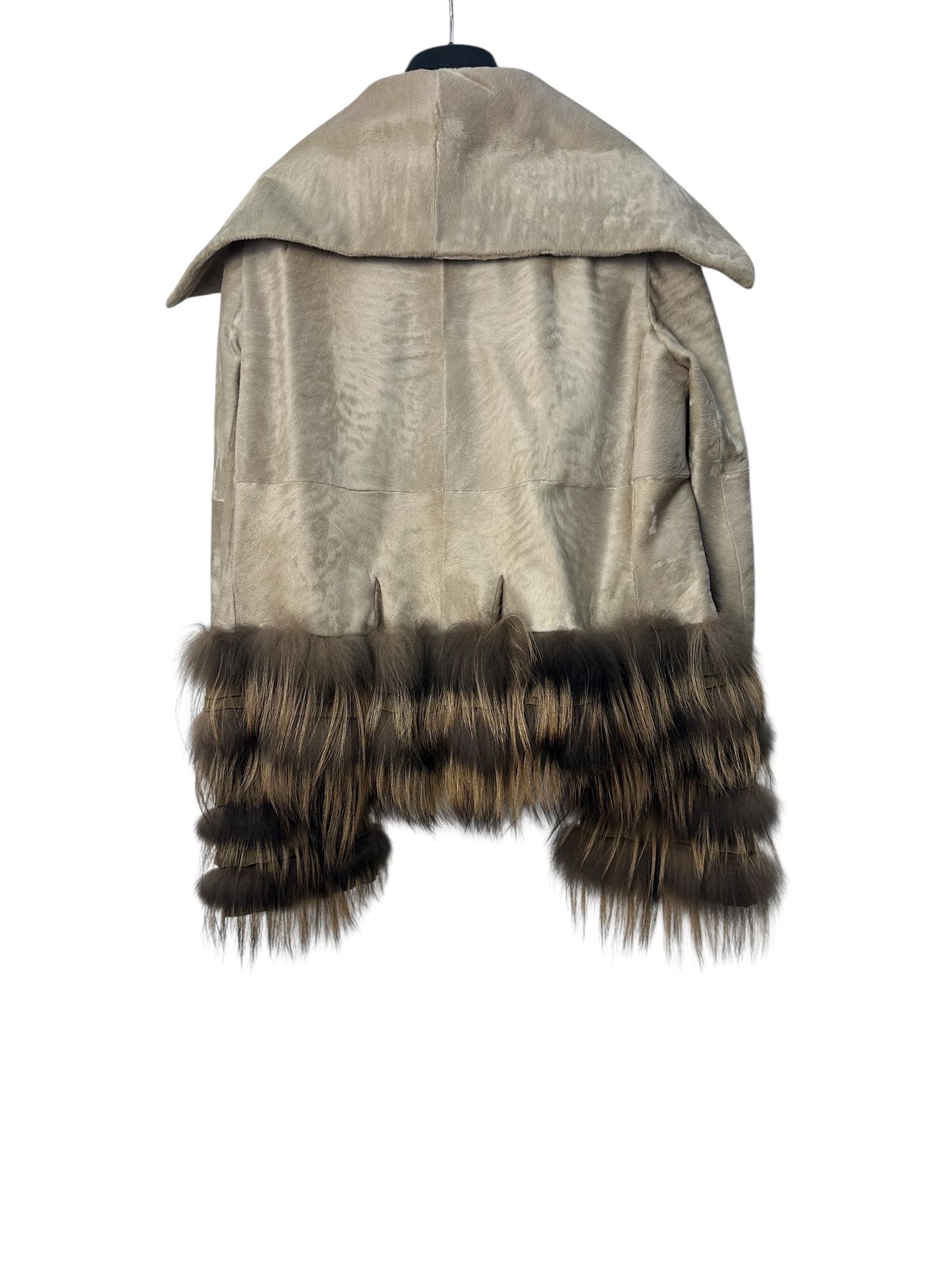 Short jacket with fur inserts