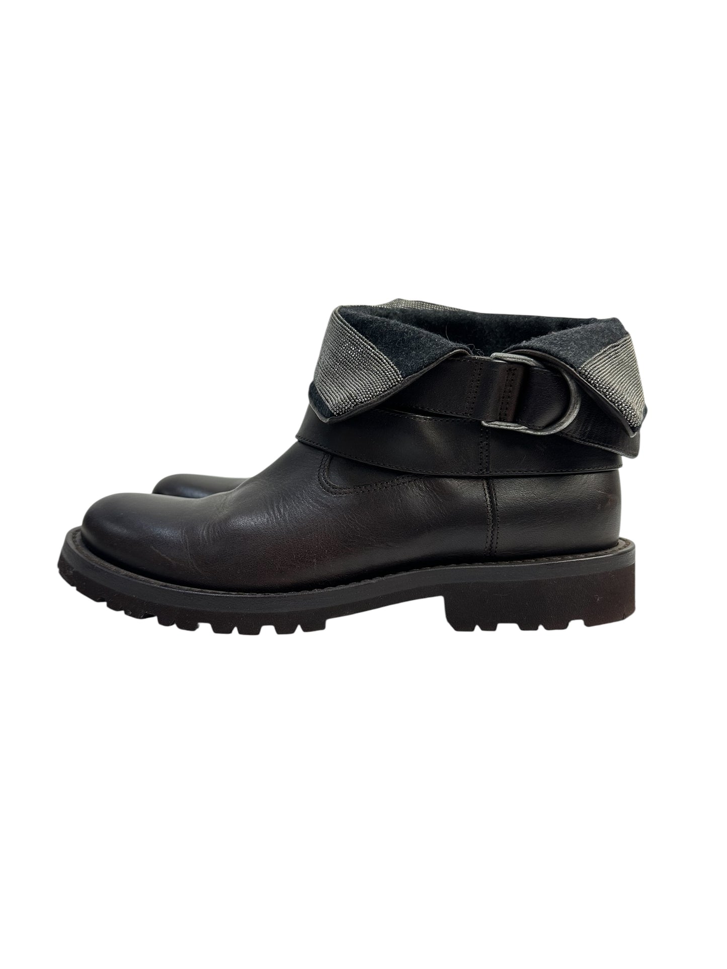 Leather boots with strap