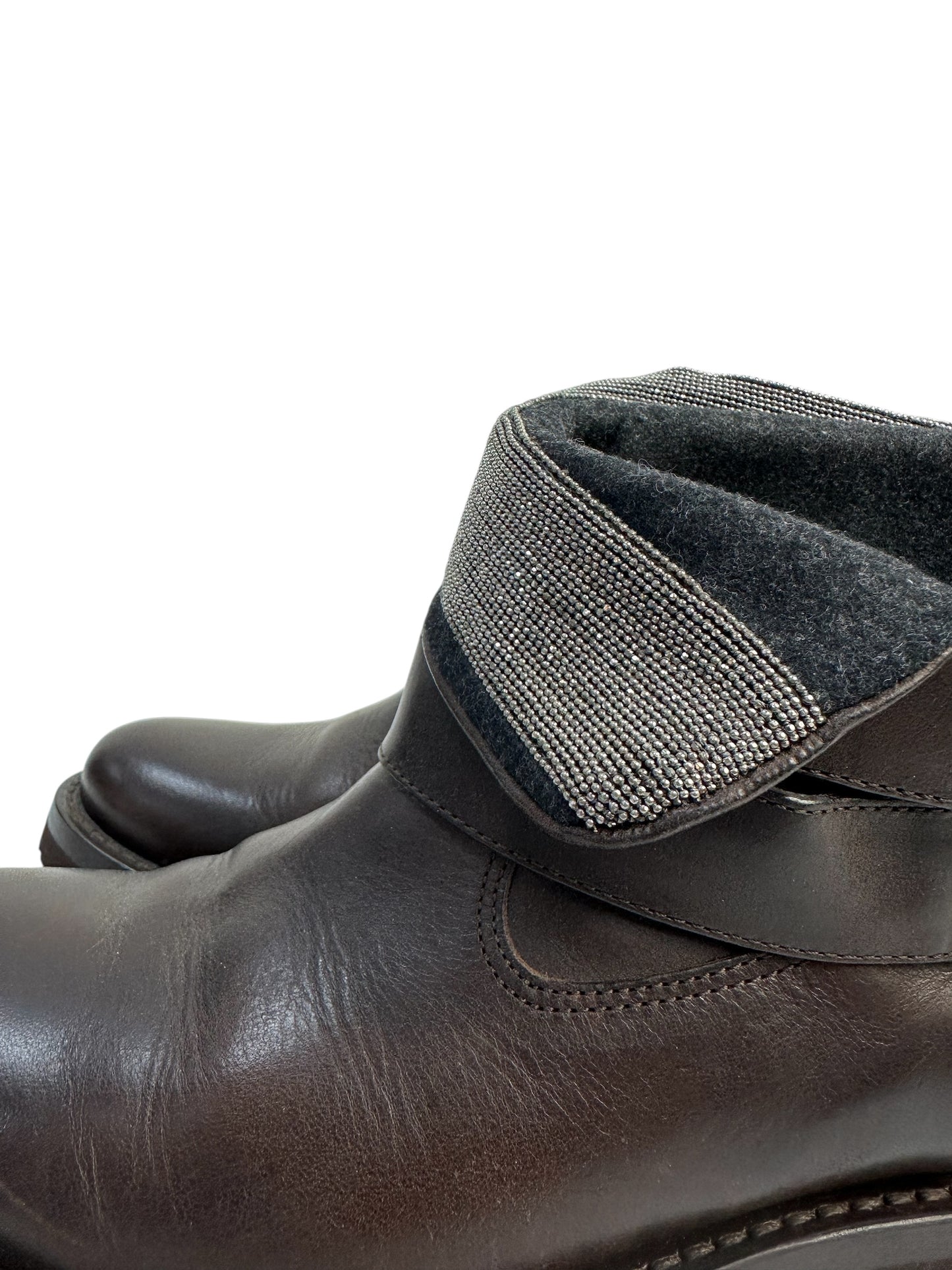 Leather boots with strap