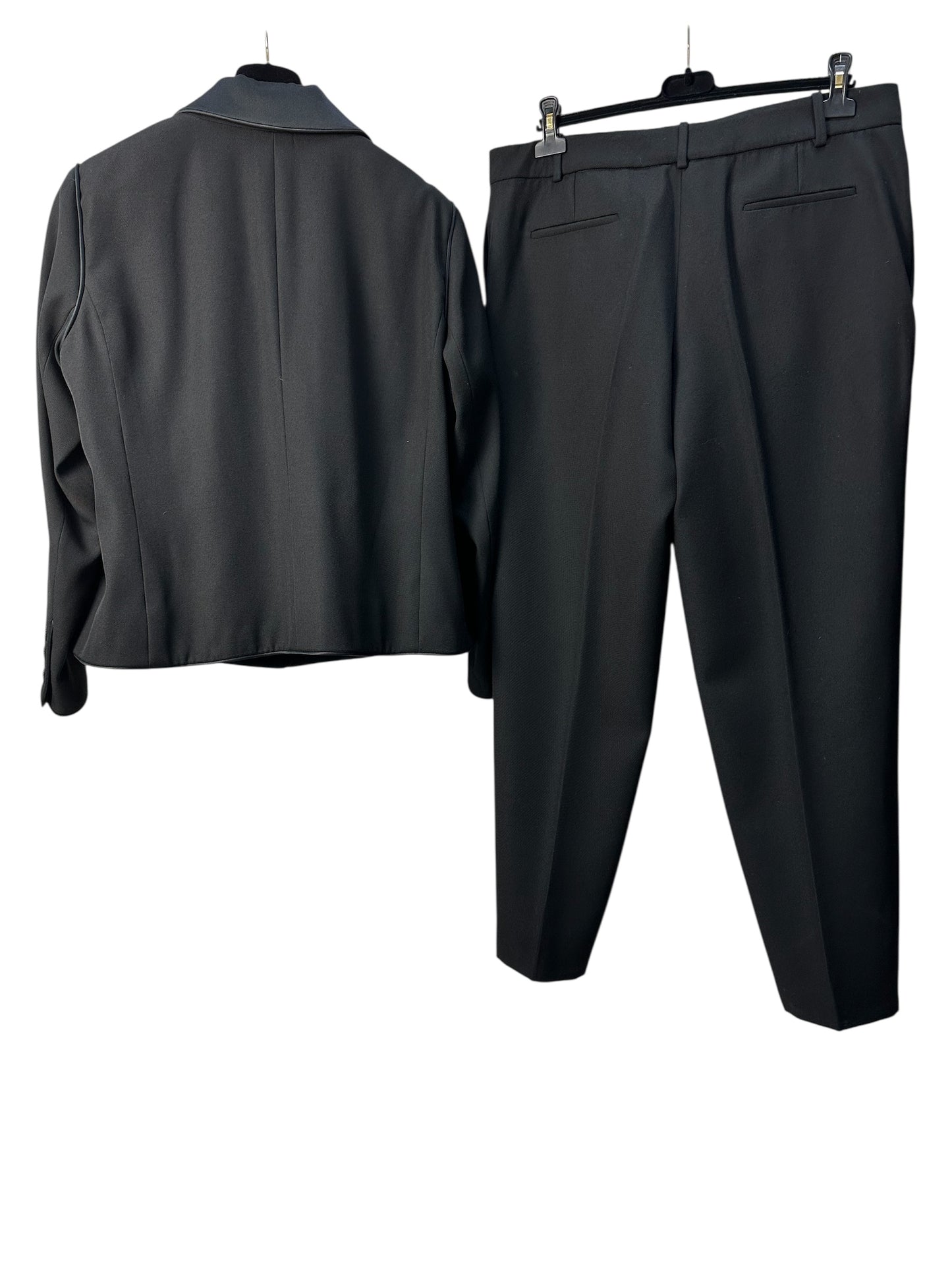 Black wool suit with silk lining
