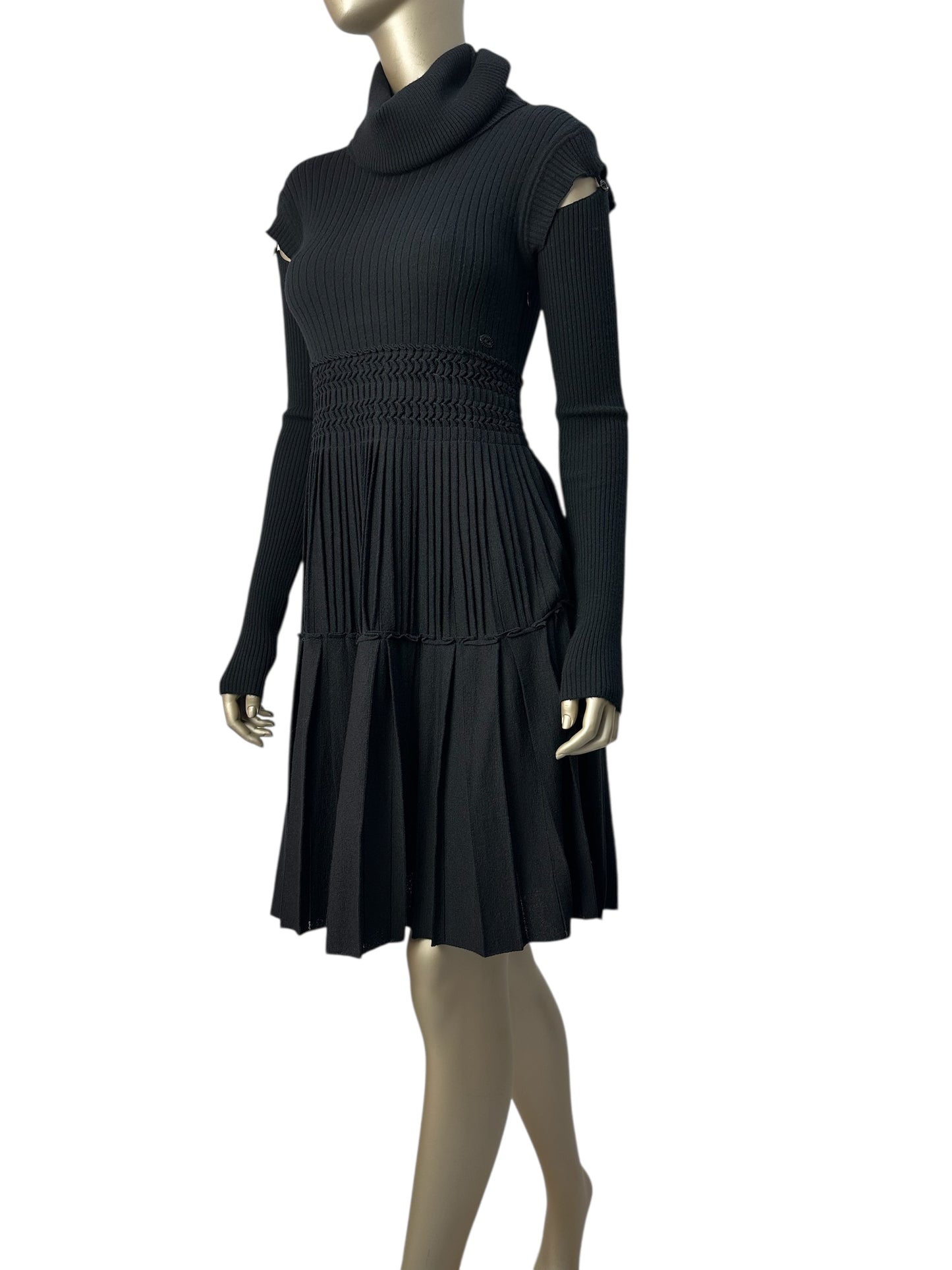 Dress with shoulder cut-outs