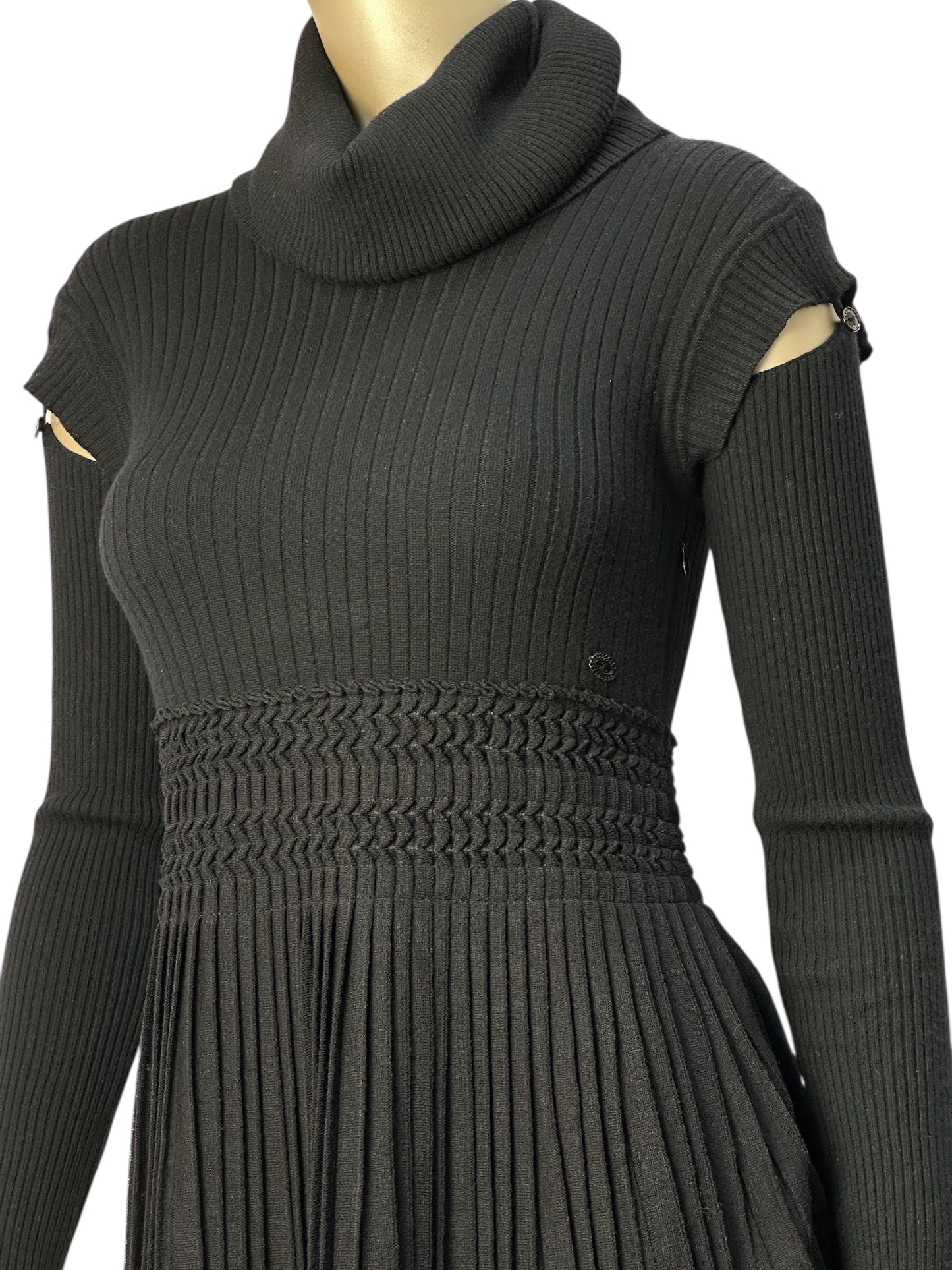 Dress with shoulder cut-outs