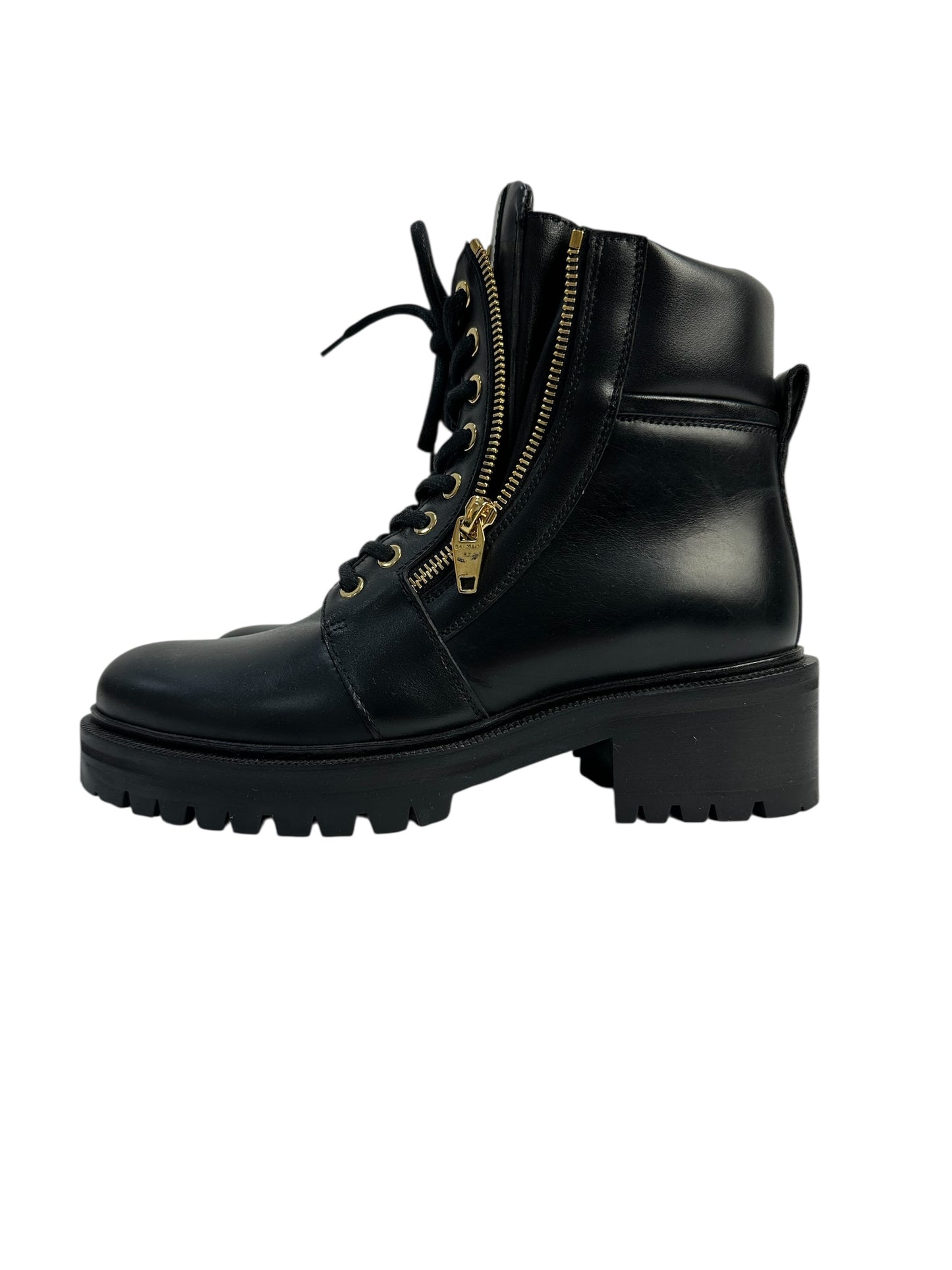 Genuine leather boots with metallic zippers