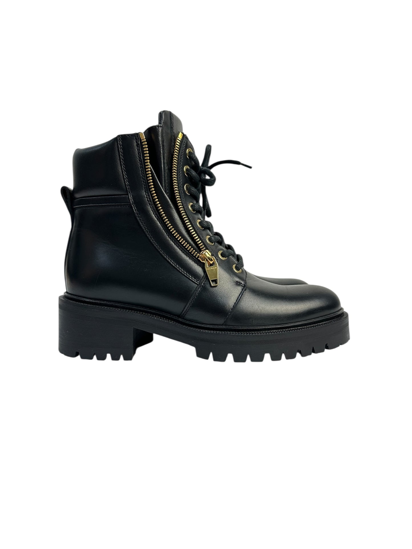 Genuine leather boots with metallic zippers