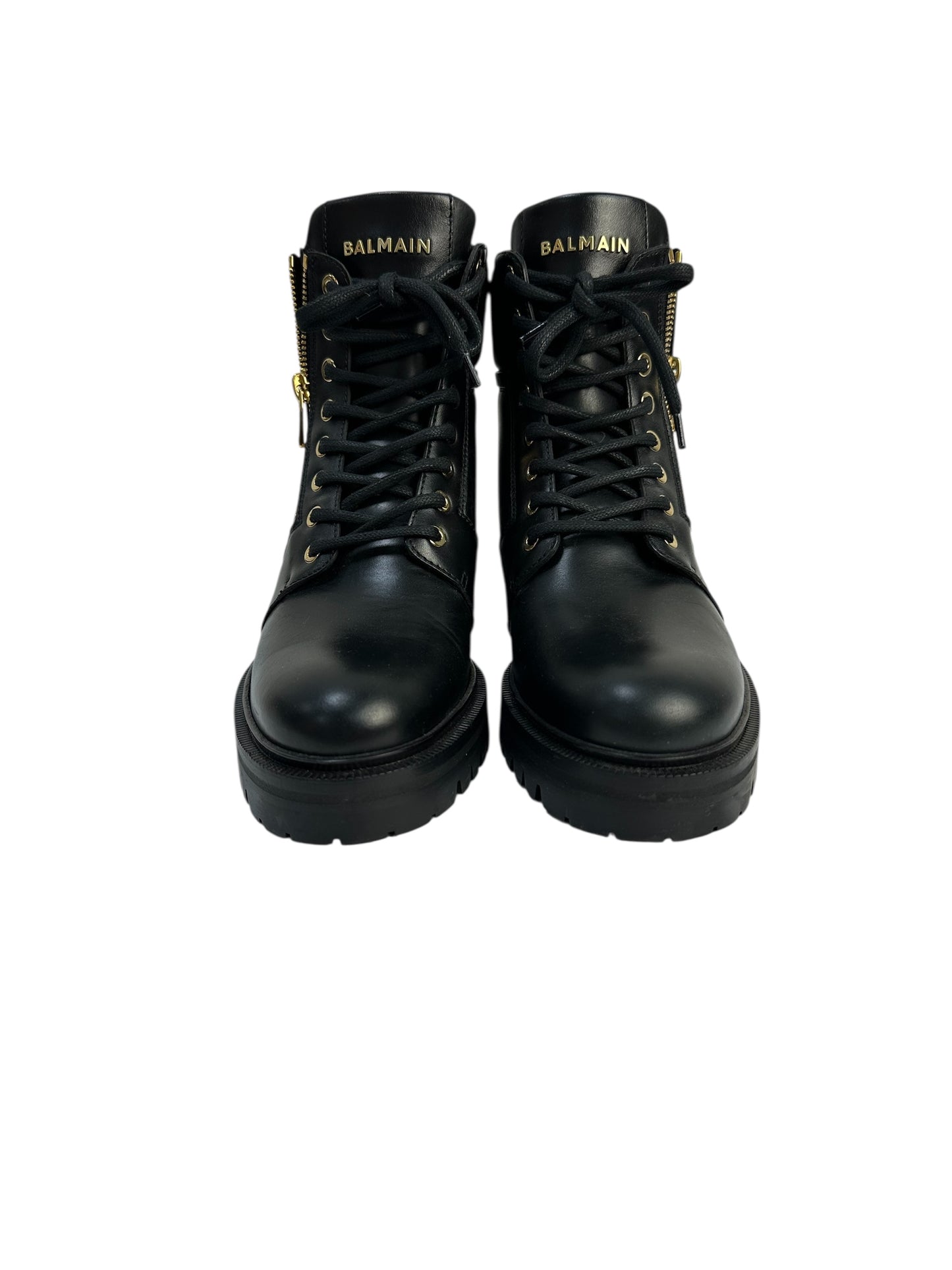 Genuine leather boots with metallic zippers