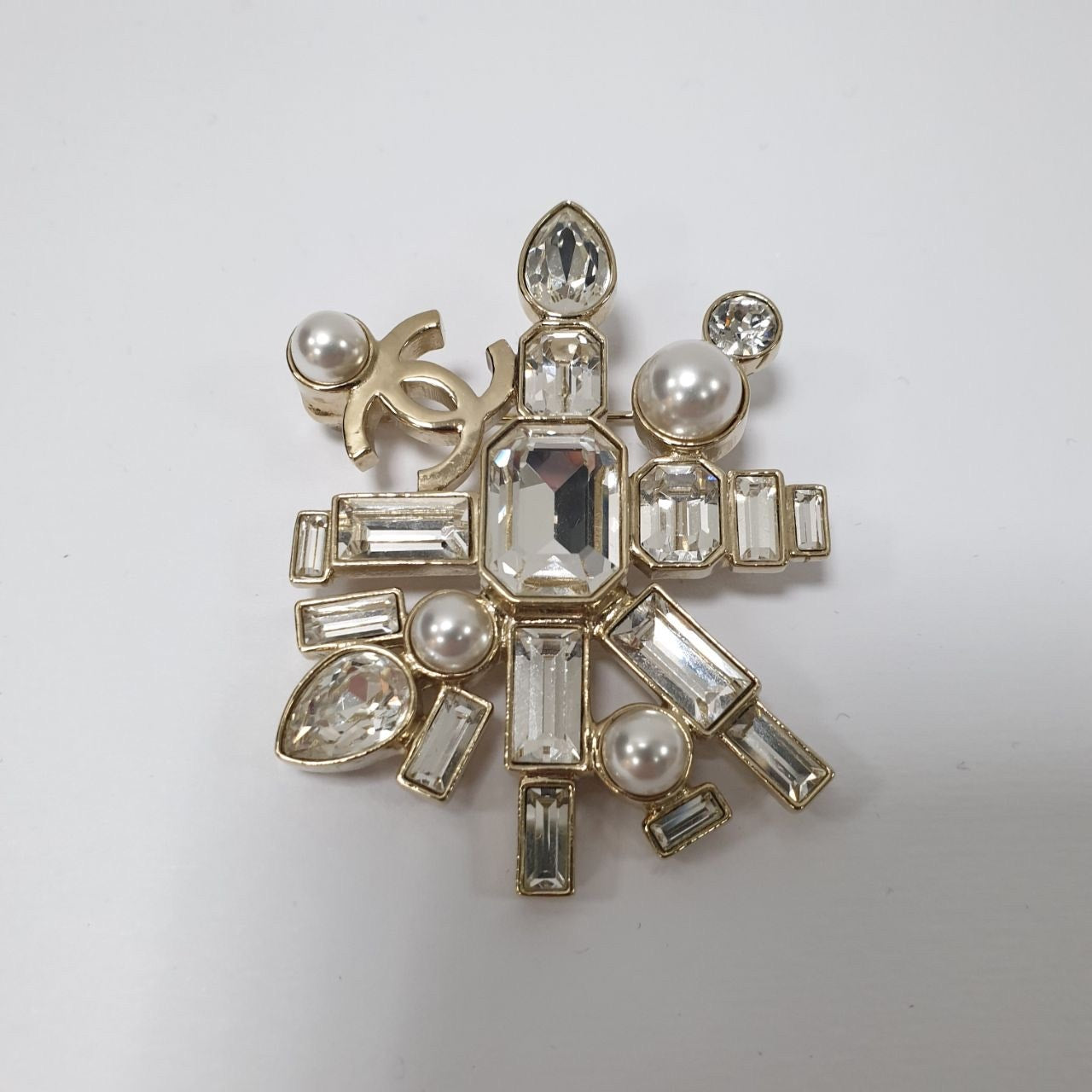 Chanel CC Crystal Pearl Logo G22C Brooch Pre-owned