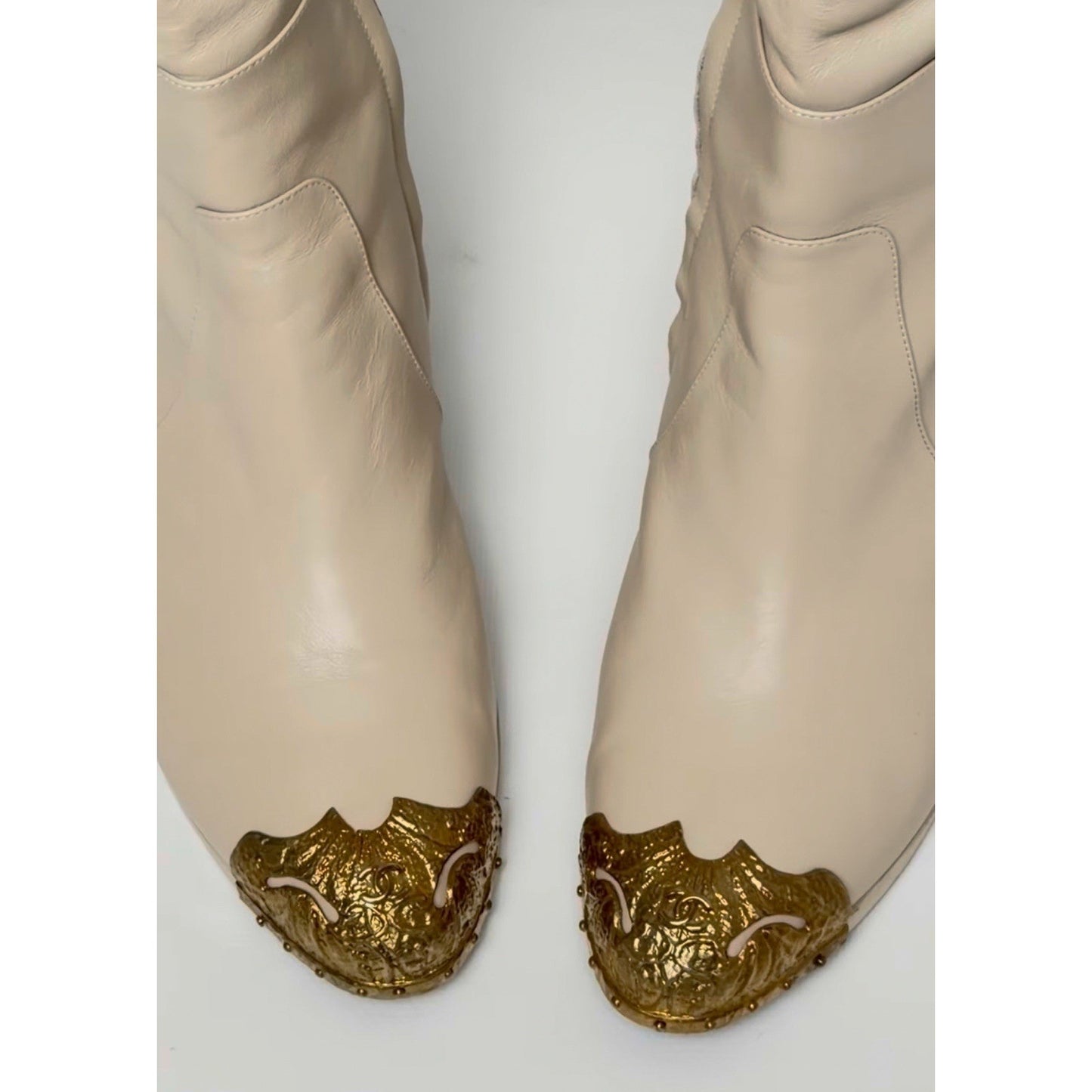 Chanel Beige Leather Paris Dallas Metal Cap Toe Thigh High Boots/Bootie Sz. 40 Pre-owned