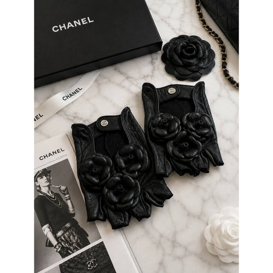Chanel Black Lambskin Camellia Fingerless Gloves Sz. 6,5 Pre-owned
