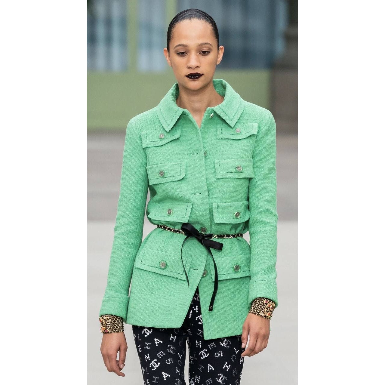 Chanel Cruise 2020 Look 16 Green Bouclé Jacket Size FR 40 Pre-owned