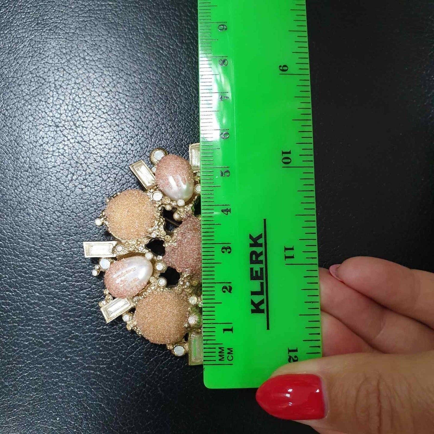 CHANEL 12P Artificial pearl Brooch