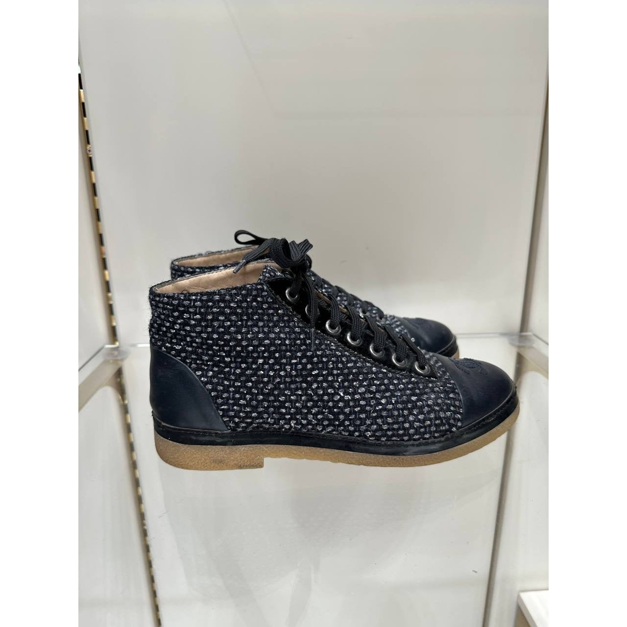 Chanel Tweed & Leather High-Top Sneaker Sz.36,5 Pre-owned