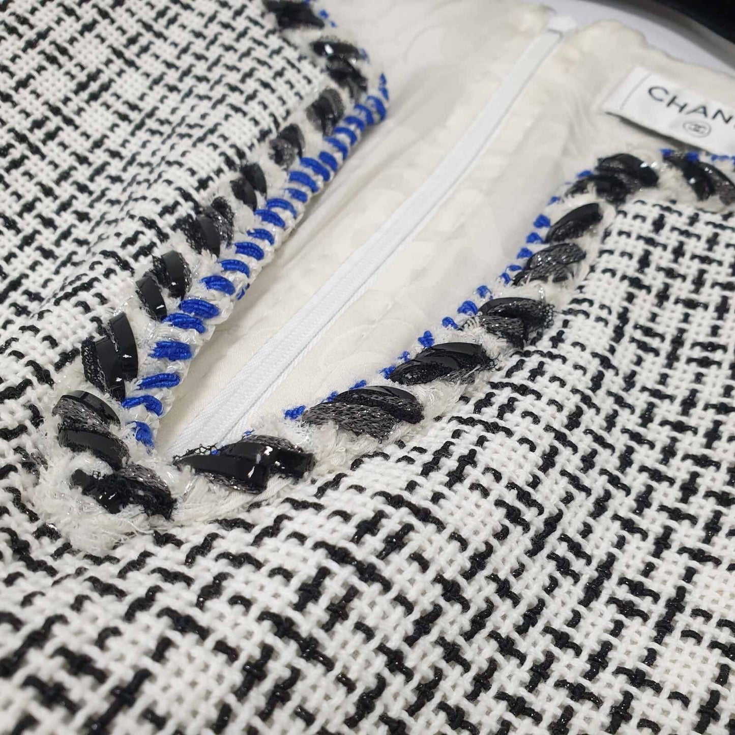 CHANEL White Blue Sleeveless Chevron Trim Shift Silver Tweed Dress Sz.46 Pre-owned