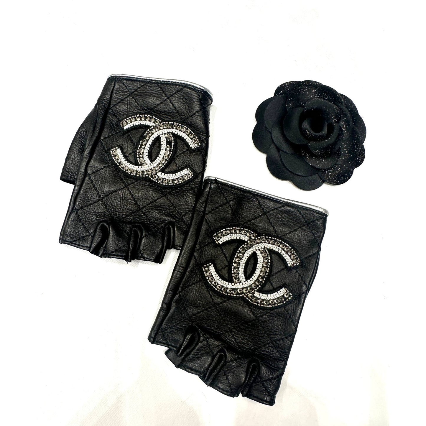 Chanel Quilted Lambskin CC Fingerless Gloves - Black Pre-owned