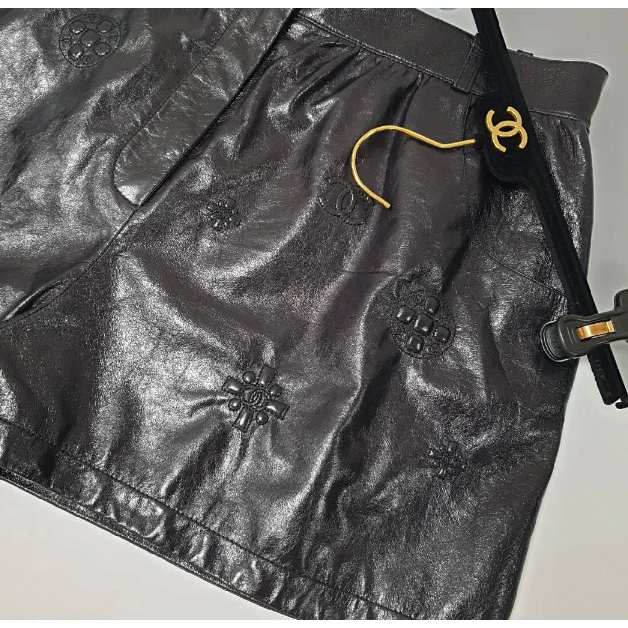 Chanel Black Leather Camellia CC logo Shorts Sz.46 pre-owned