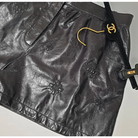 Chanel Black Leather Camellia CC logo Shorts Sz.46 pre-owned