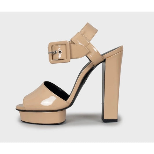 Hermès Beige Patent Leather Sandals Sz.37.5 pre-owned