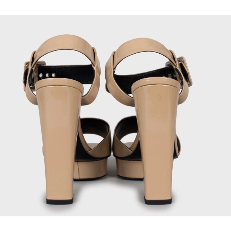 Hermès Beige Patent Leather Sandals Sz.37.5 pre-owned