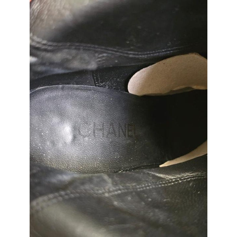 CHANEL Black Leather Silver CC Logo Knee High Boots 38.5 Pre-owned