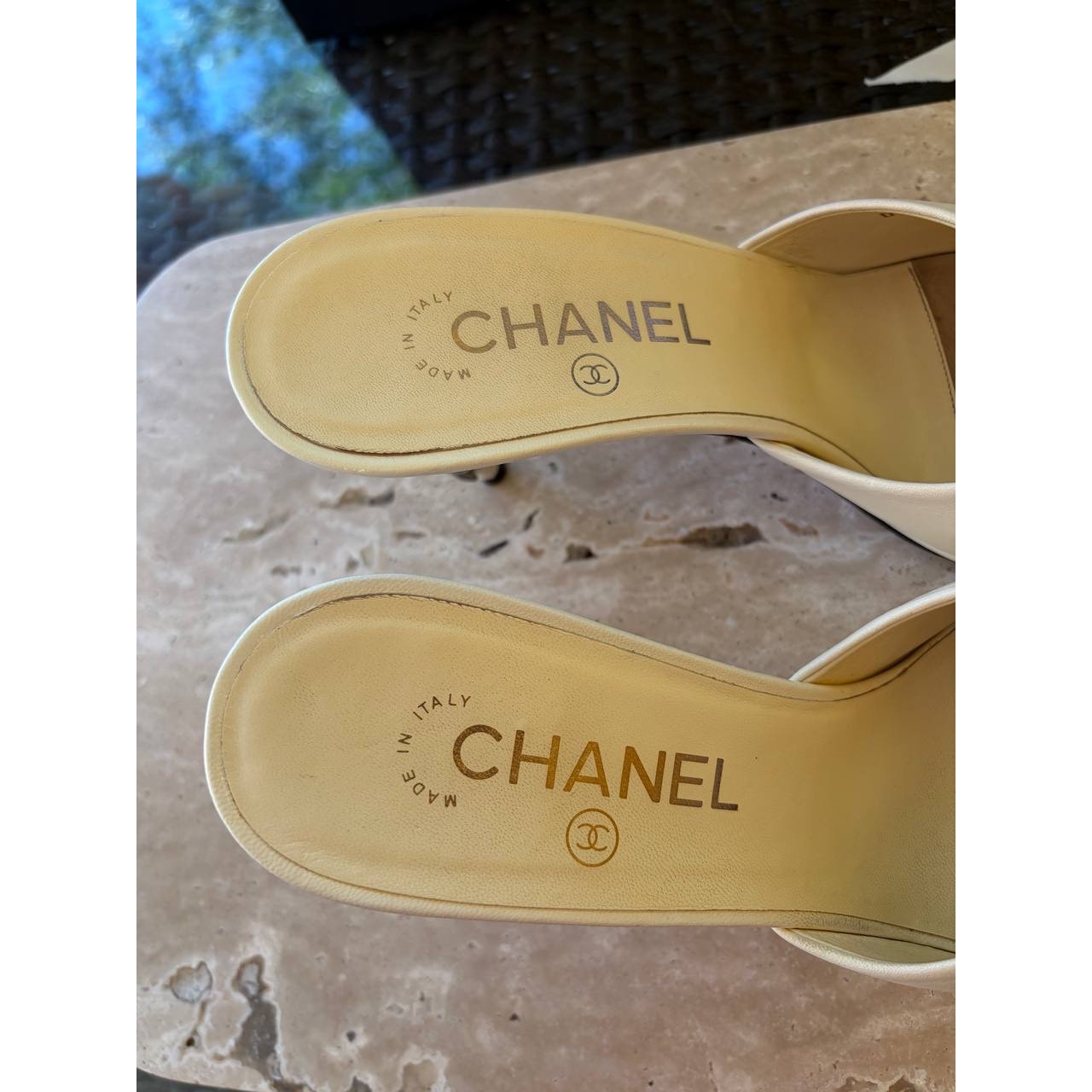 Chanel 2016 Cream Serpent Pearl Mules Sz.38.5 Pre-owned