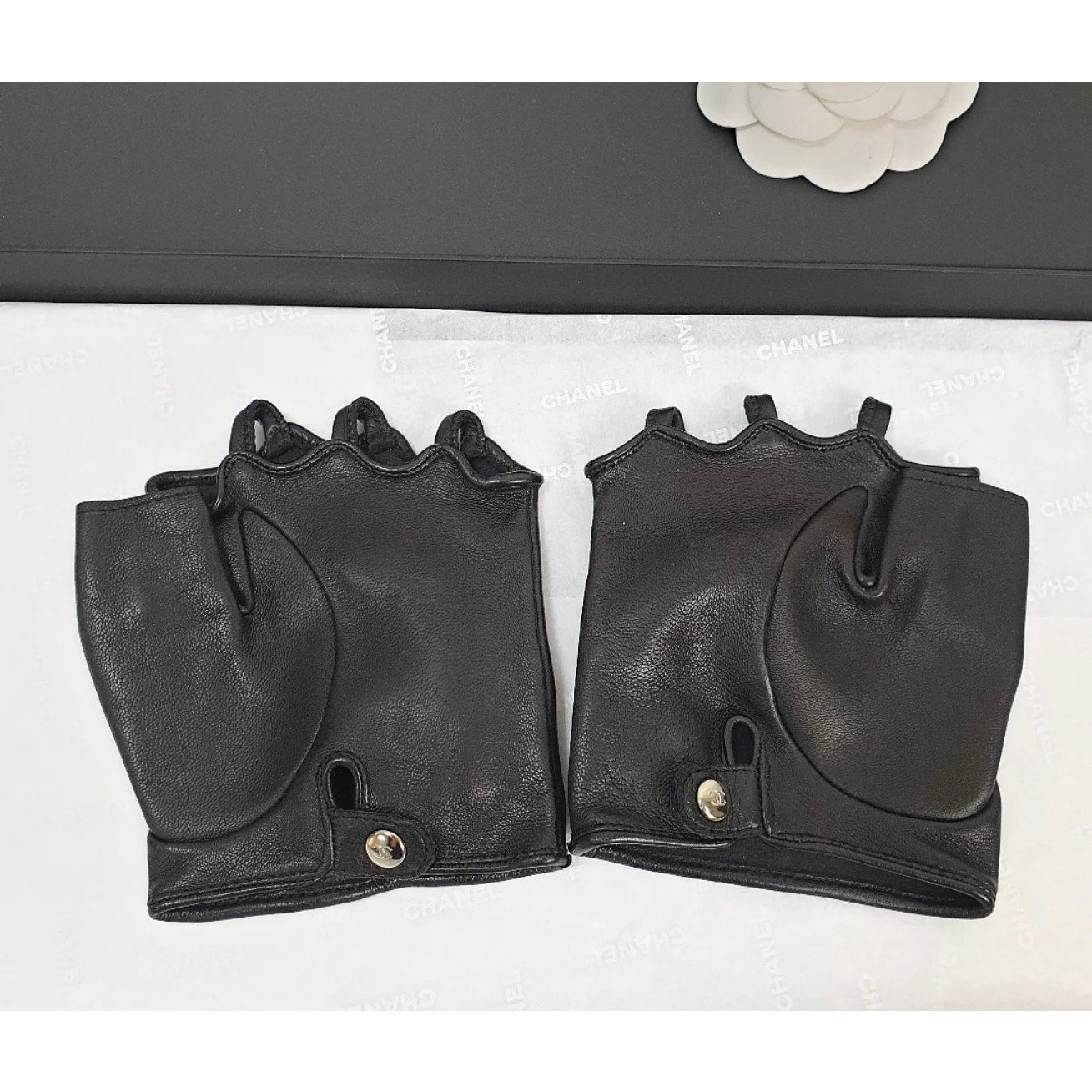 CHANEL Lambskin Black CC Logo Bow Fingerless Gloves Mittens  -7.5 Pre-owned