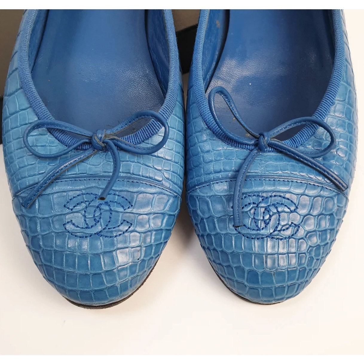 CHANEL Blue Alligator CC Ballerina Flats  Sz. 40.5 Pre-owned