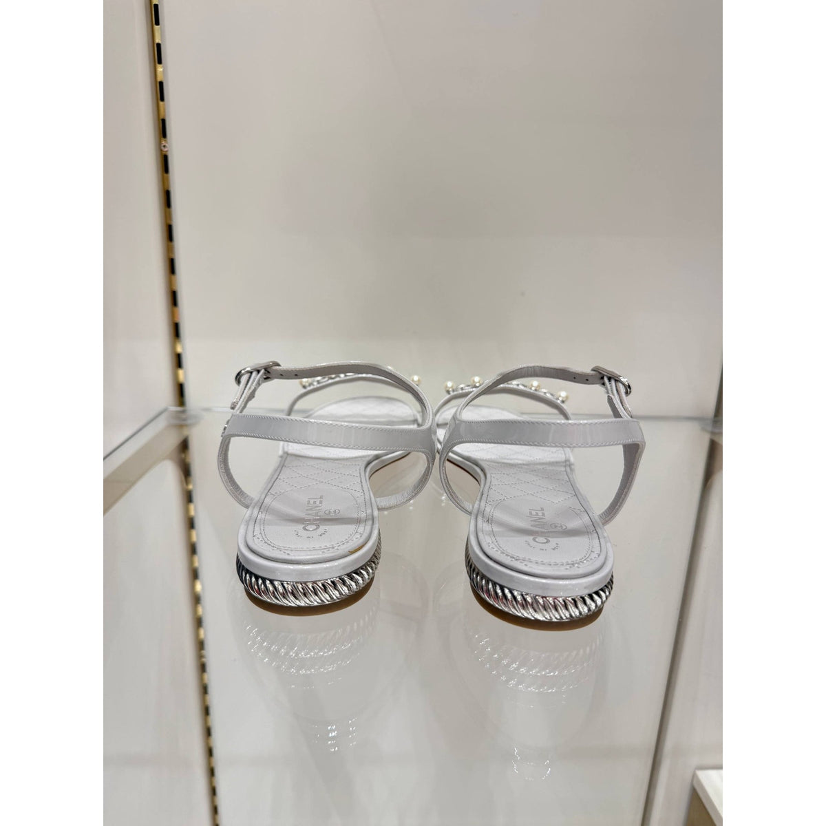 NWOB Chanel White Patent Pearl Chain Embellished Sandals Sz.41 Pre-owned