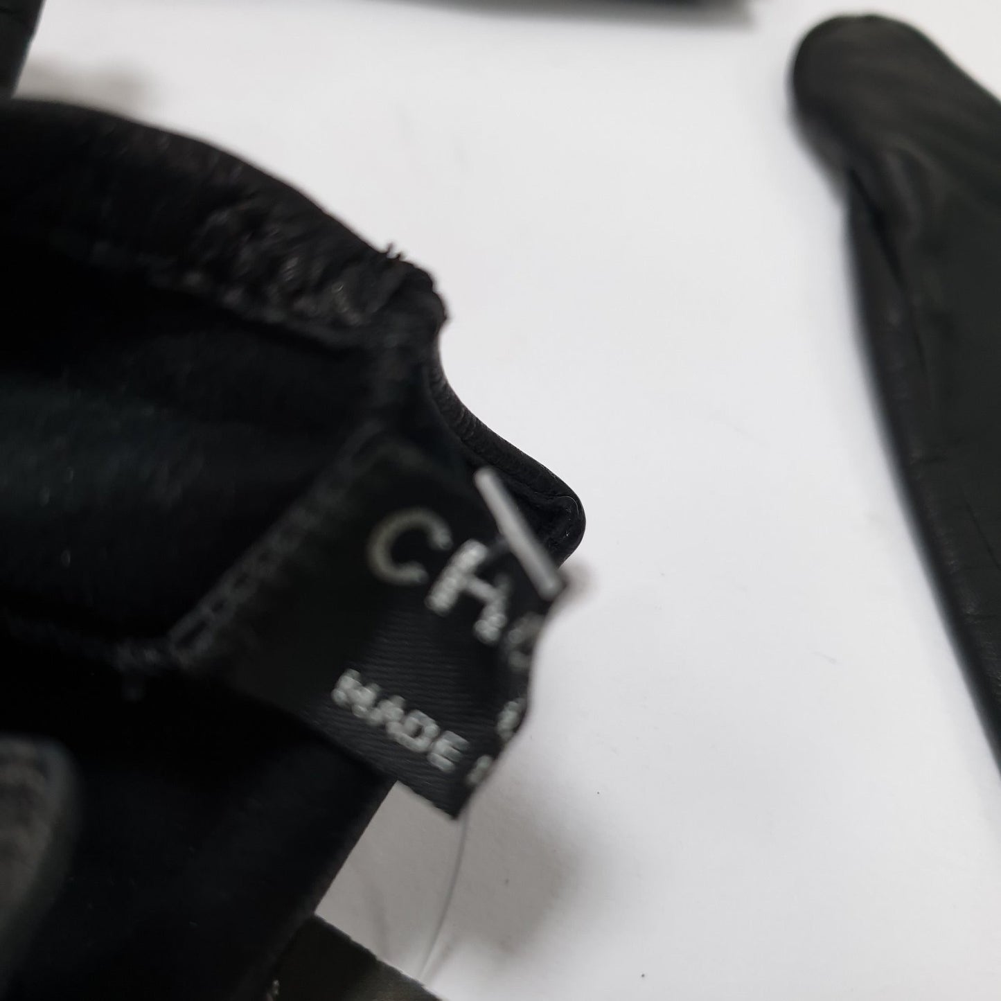 Elegant Chanel Black Leather Mittens - Size 8 Pre-owned