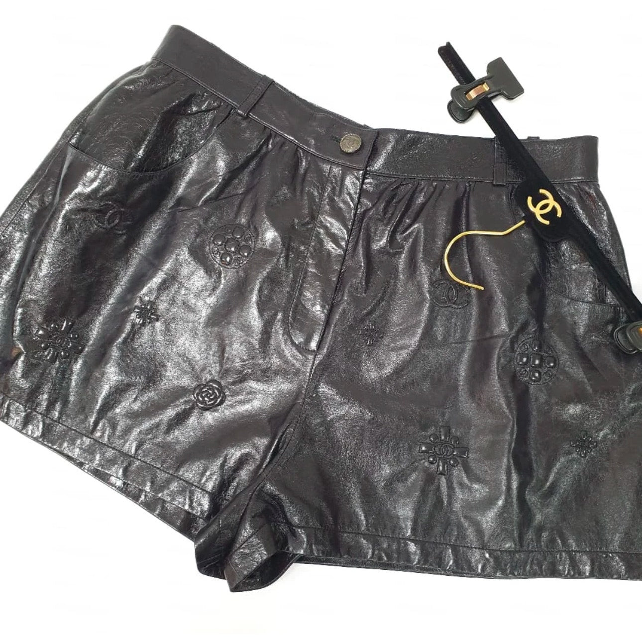 Chanel Black Leather Camellia CC logo Shorts Sz.46 pre-owned