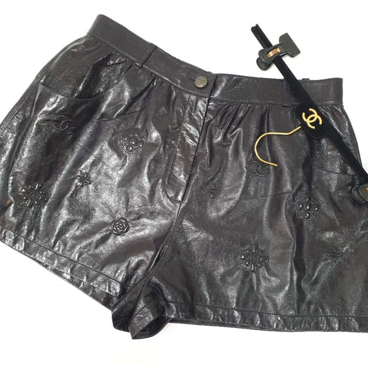 Chanel Black Leather Camellia CC logo Shorts Sz.46 pre-owned
