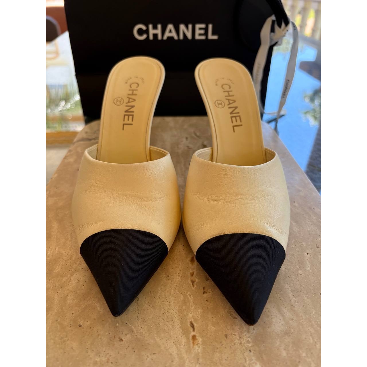 Chanel 2016 Cream Serpent Pearl Mules Sz.38.5 Pre-owned